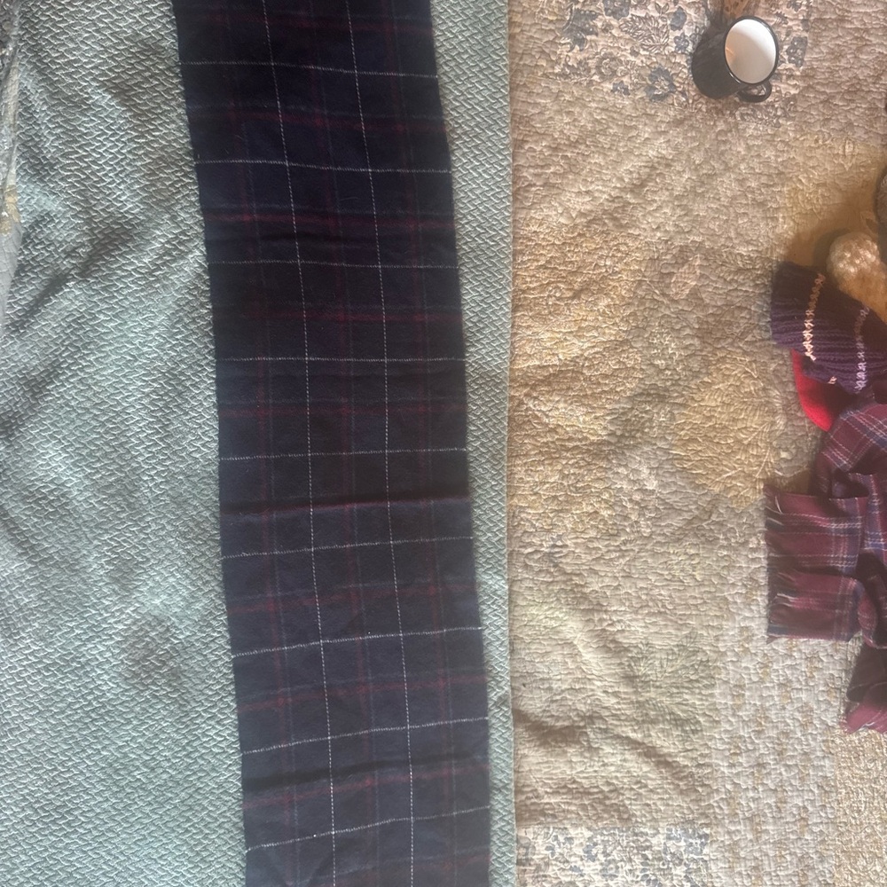 Luxurious Yves Saint Laurent Navy Plaid Cashmere Scarf - Picture 7 of 10